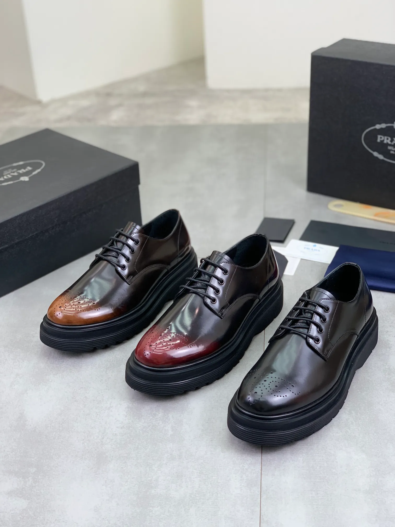Factory price P880 💰Original quality, top version🔱 ＰＲＡＤＡ——Prada. Men's business casual leather shoes, top quality products. 1:1 shipment ⬆️Luxurious and noble👞All imported original color-rubbed open edge beads, just to create a more comfortable wearing body Tested, upper: original comfortable open-edge bead-rubbed calf leather ➕Top imported water-dyed full cow lining, original light and comfortable TPU foam combination bottom ✔️Code number: 39-44 (38.45 can be customized)